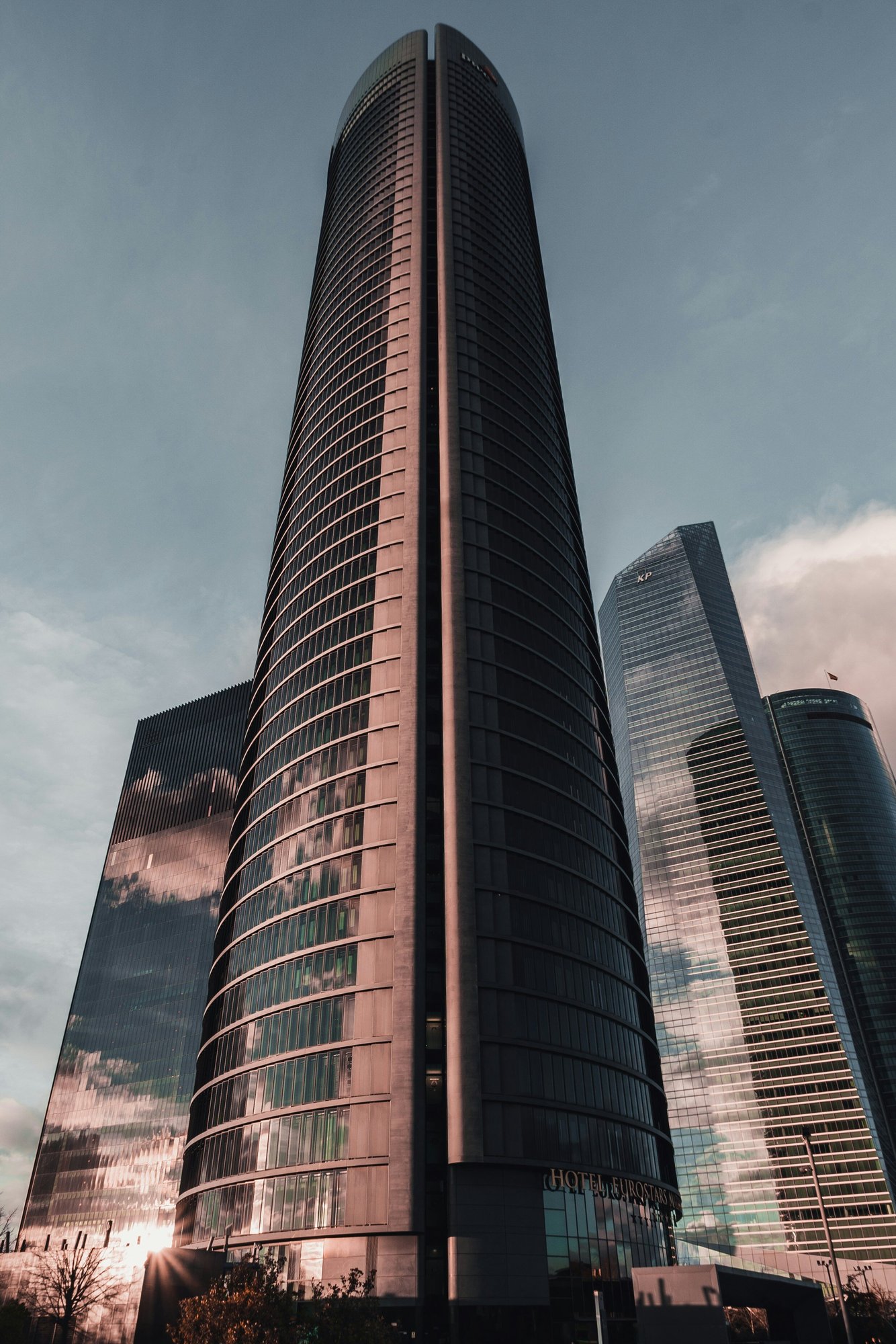 hamza-madrid-r4YvDNh0Ar4-unsplash